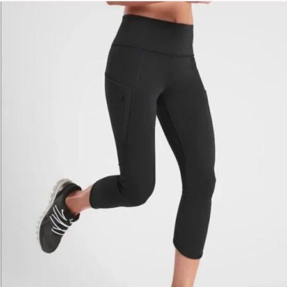ATHLETA All In Up For Anything Capri Black Size Medium - Picture 1 of 9